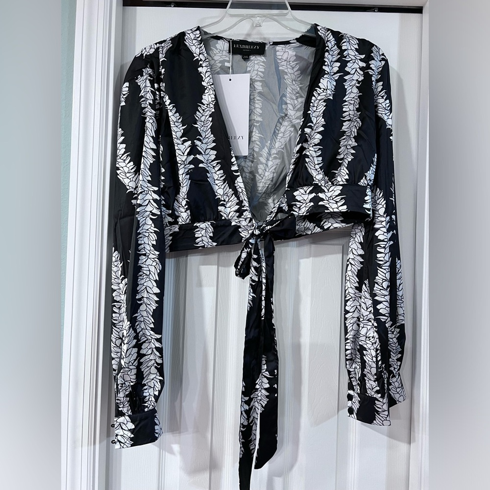 LexBreezy Hawaii Lā Hānau Blouse Crop Tie Top 2X Plus Aloha Lei New With Tags
